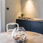 Willa Raphael Avola